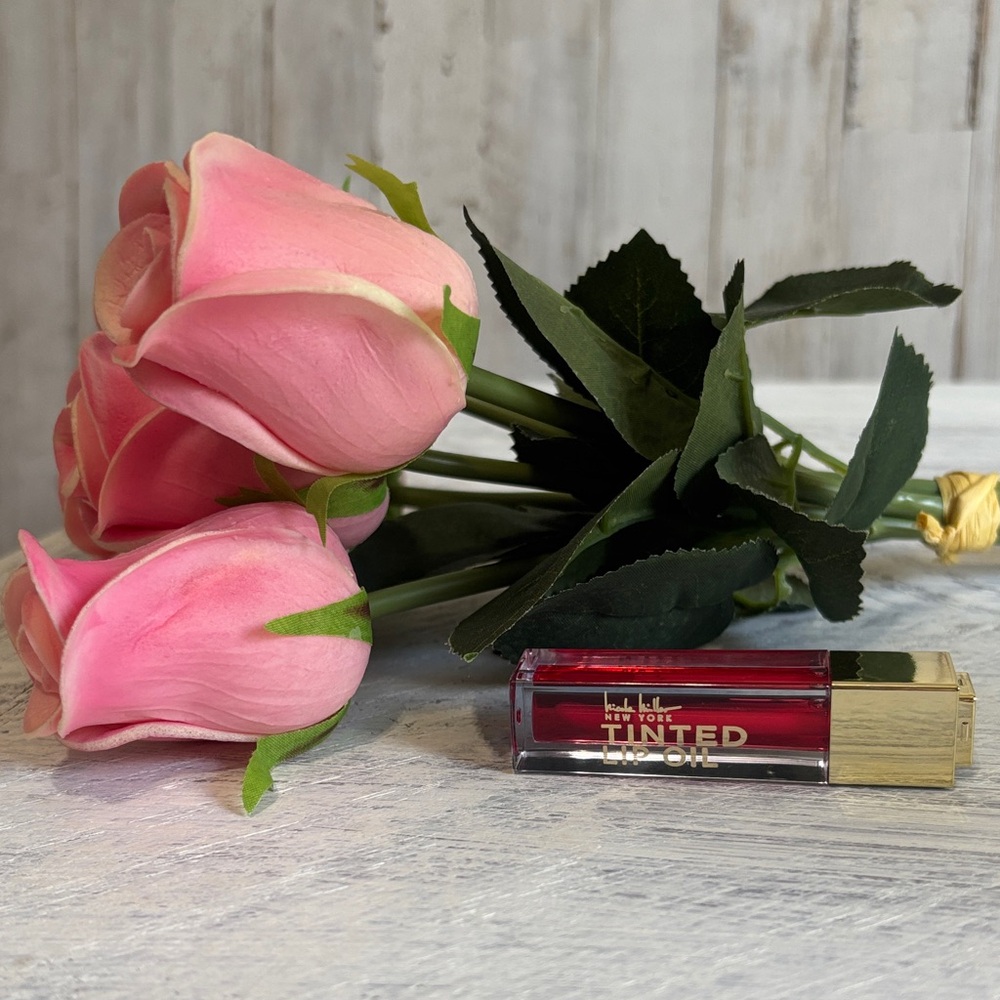 Red Tinted‎ Lip Oil